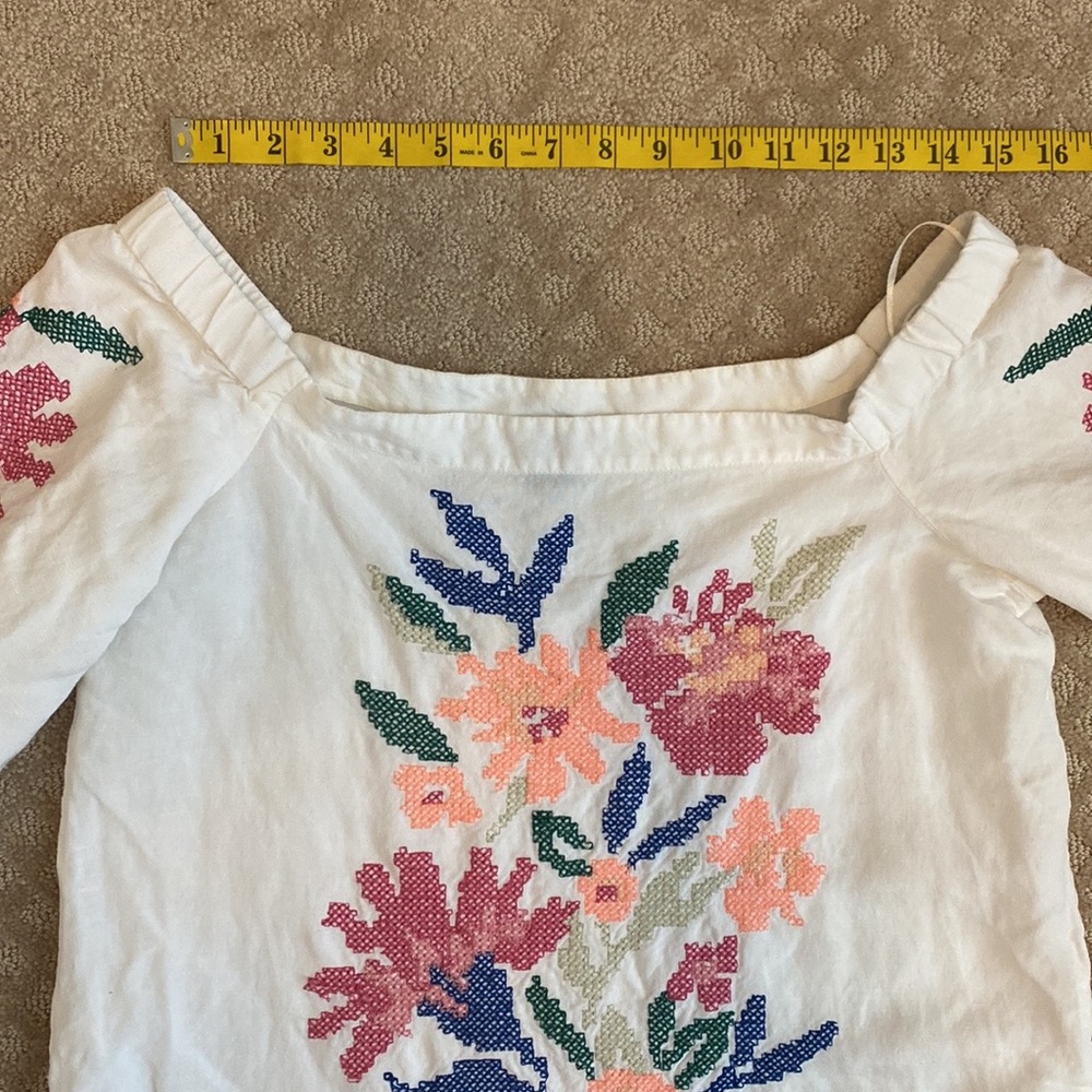 White & Multicolor Embroidery Peasant Top size XS Petite - Picture 7 of 10